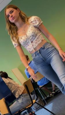 Lvbottomcollegecandidass Billens Mädchen l